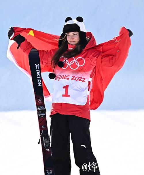 谷爱凌获得U型场地世界杯自由式滑雪冠军